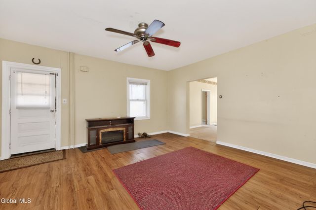 28 Mohawk Avenue, Waterford, NY 12188