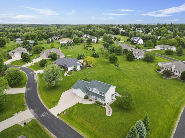 3026 Saddle Brooke Trail, Sun Prairie, WI 53590