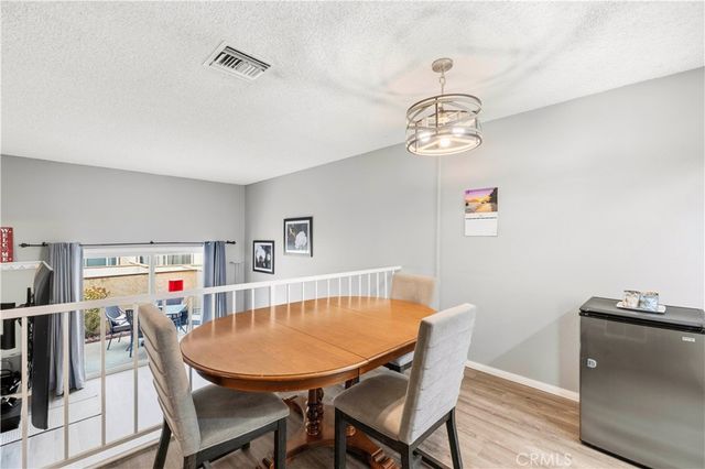17955 River Circle 4, Canyon Country, CA 91387