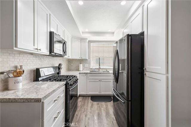 17955 River Circle 4, Canyon Country, CA 91387