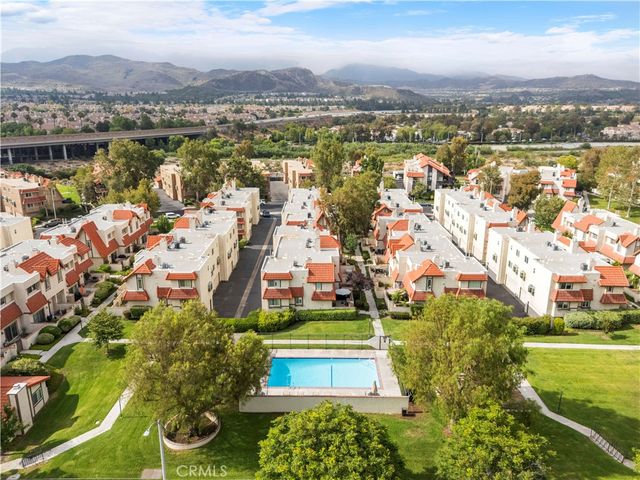 17955 River Circle 4, Canyon Country, CA 91387