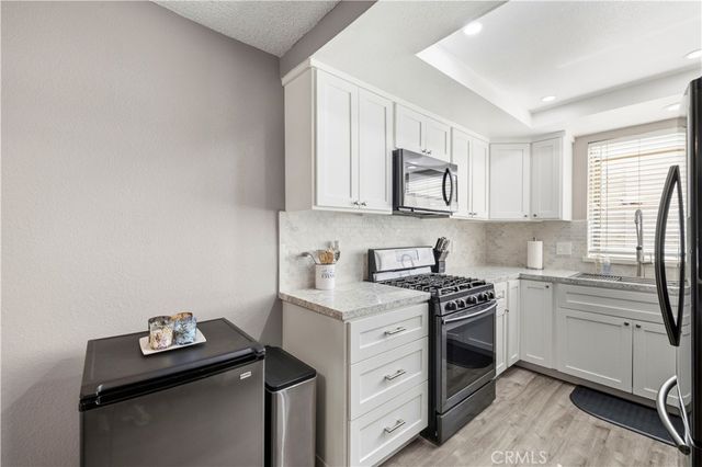 17955 River Circle 4, Canyon Country, CA 91387
