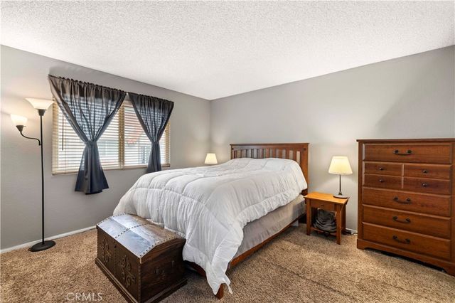 17955 River Circle 4, Canyon Country, CA 91387