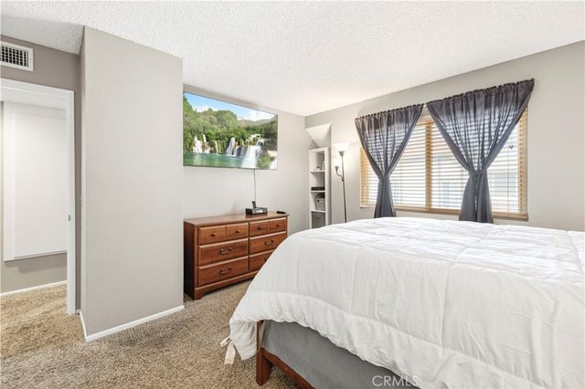 17955 River Circle 4, Canyon Country, CA 91387