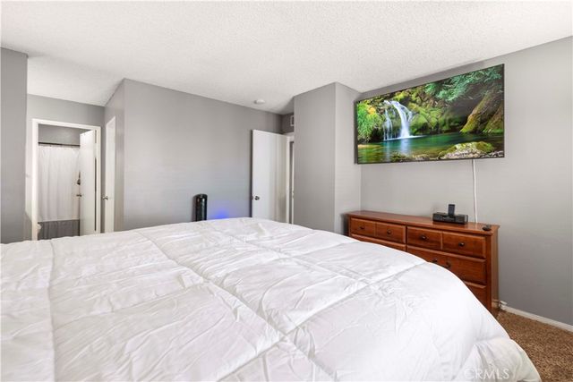 17955 River Circle 4, Canyon Country, CA 91387