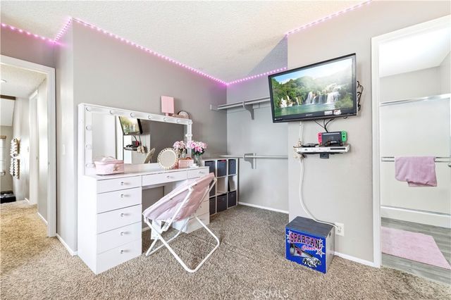 17955 River Circle 4, Canyon Country, CA 91387