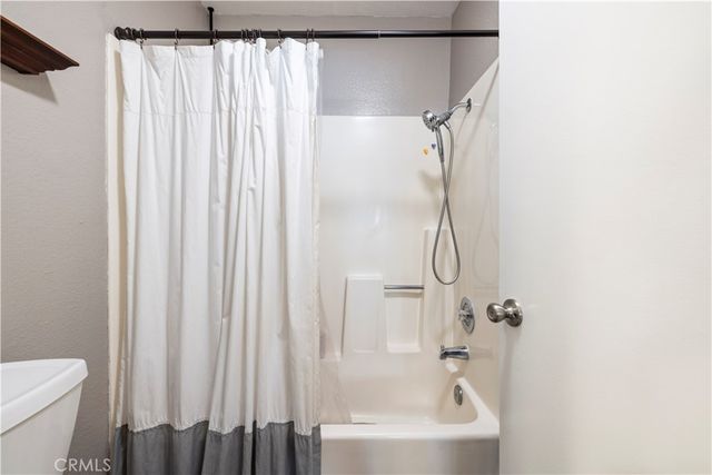 17955 River Circle 4, Canyon Country, CA 91387