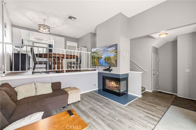 17955 River Circle 4, Canyon Country, CA 91387