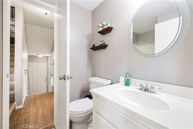 17955 River Circle 4, Canyon Country, CA 91387