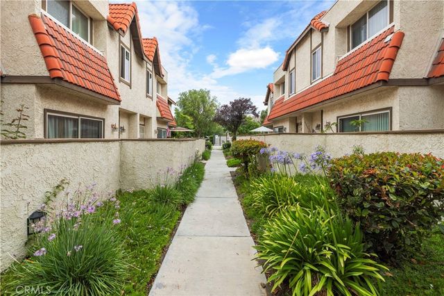 17955 River Circle 4, Canyon Country, CA 91387