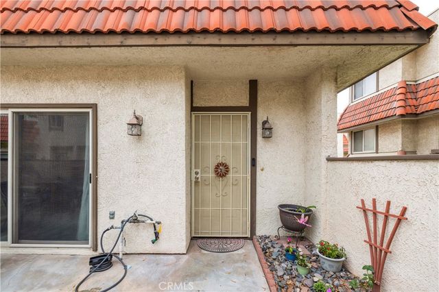 17955 River Circle 4, Canyon Country, CA 91387
