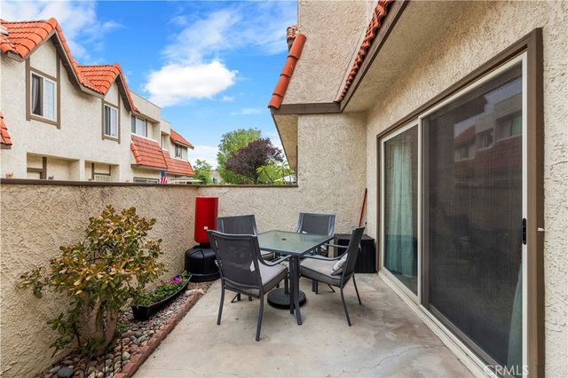 17955 River Circle 4, Canyon Country, CA 91387