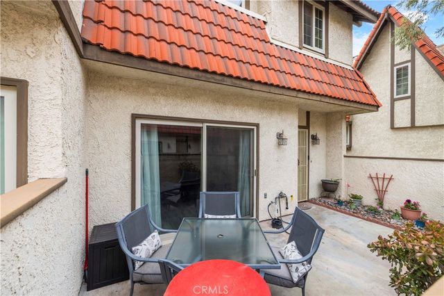 17955 River Circle 4, Canyon Country, CA 91387