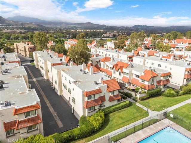 17955 River Circle 4, Canyon Country, CA 91387