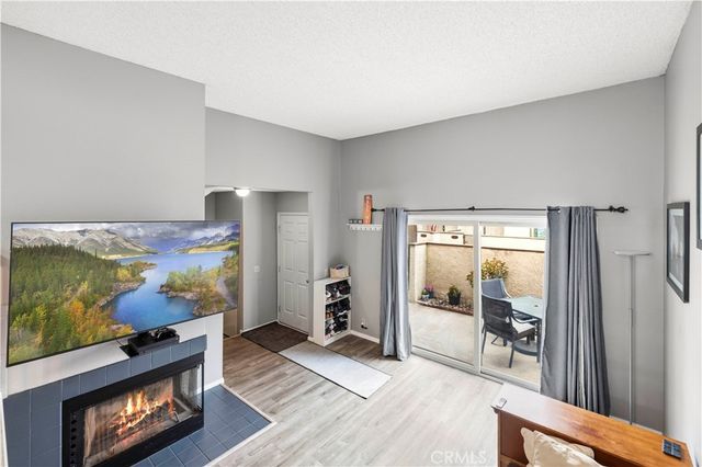 17955 River Circle 4, Canyon Country, CA 91387