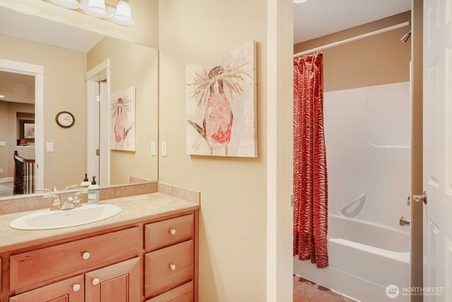 1001 S 38th Court, Renton, WA 98055