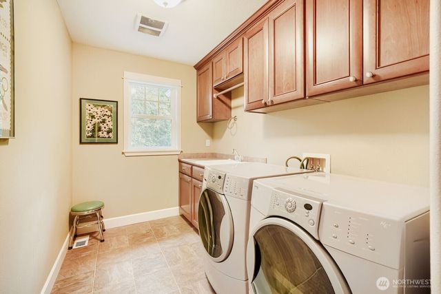 1001 S 38th Court, Renton, WA 98055