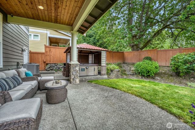 1001 S 38th Court, Renton, WA 98055