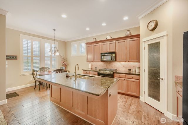 1001 S 38th Court, Renton, WA 98055