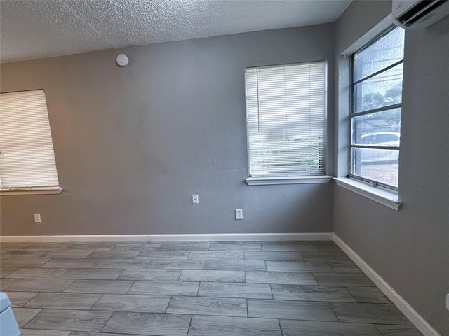 5418 Weaver Road A, Houston, TX 77016