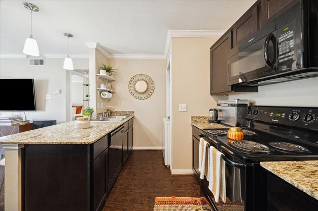 1600 W T C Jester Boulevard 35, Houston, TX 77008