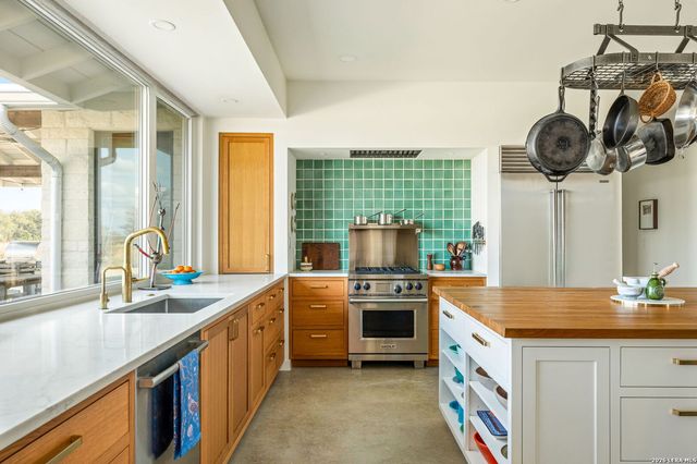 1808 Axis Circle, Fredericksburg, TX 78624