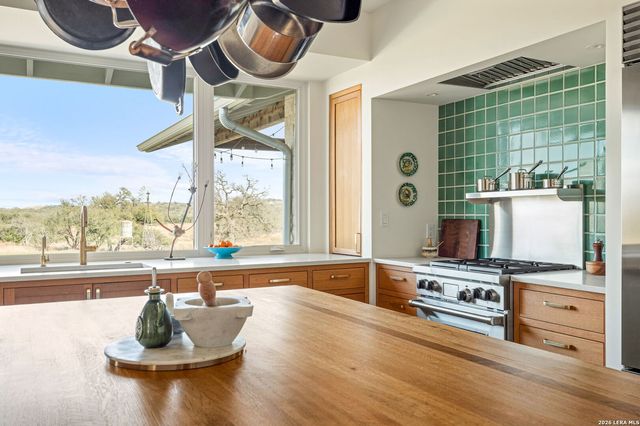 1808 Axis Circle, Fredericksburg, TX 78624