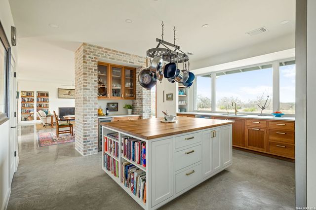 1808 Axis Circle, Fredericksburg, TX 78624