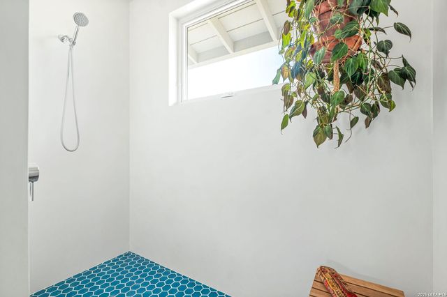 1808 Axis Circle, Fredericksburg, TX 78624