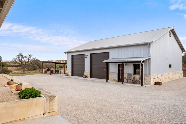 1808 Axis Circle, Fredericksburg, TX 78624