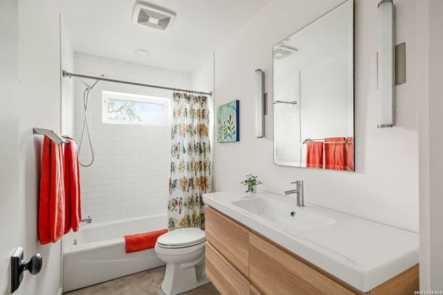 1808 Axis Circle, Fredericksburg, TX 78624