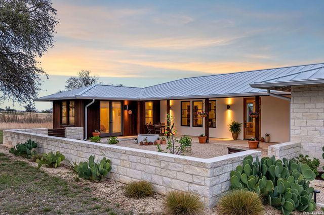 1808 Axis Circle, Fredericksburg, TX 78624