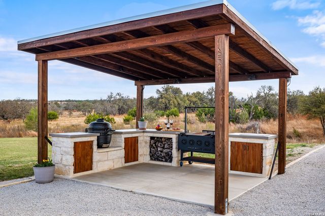 1808 Axis Circle, Fredericksburg, TX 78624