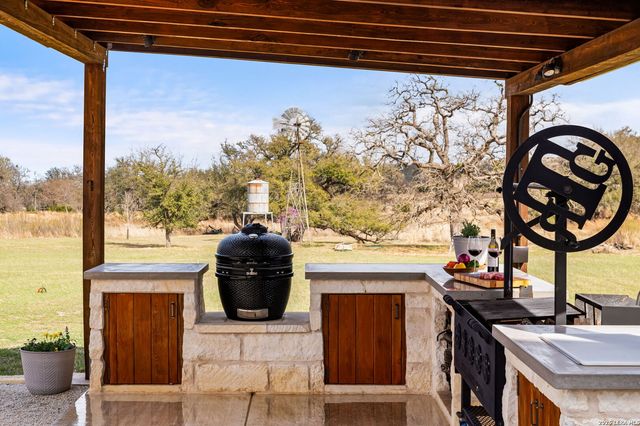 1808 Axis Circle, Fredericksburg, TX 78624