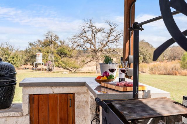 1808 Axis Circle, Fredericksburg, TX 78624