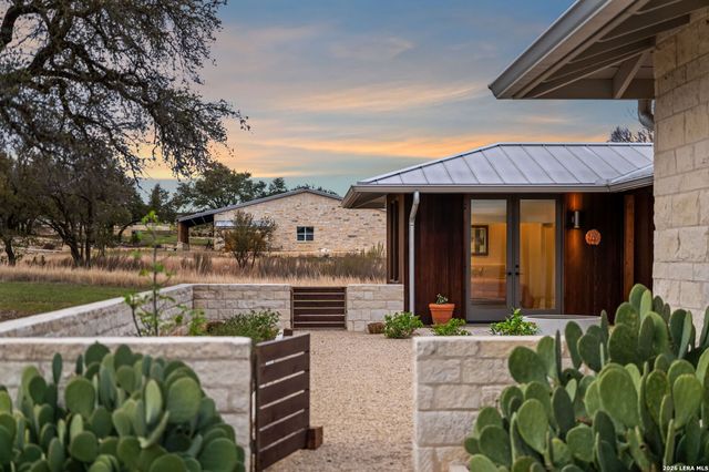 1808 Axis Circle, Fredericksburg, TX 78624