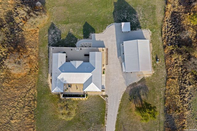 1808 Axis Circle, Fredericksburg, TX 78624