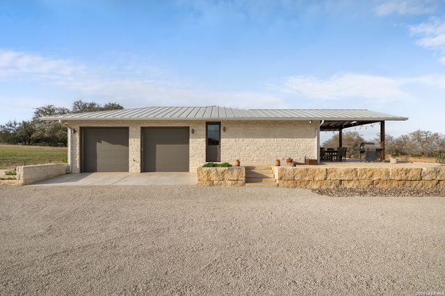 1808 Axis Circle, Fredericksburg, TX 78624