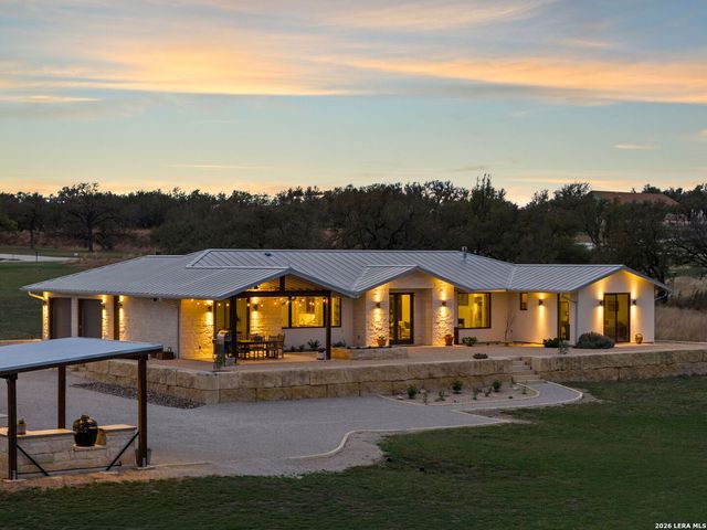 1808 Axis Circle, Fredericksburg, TX 78624