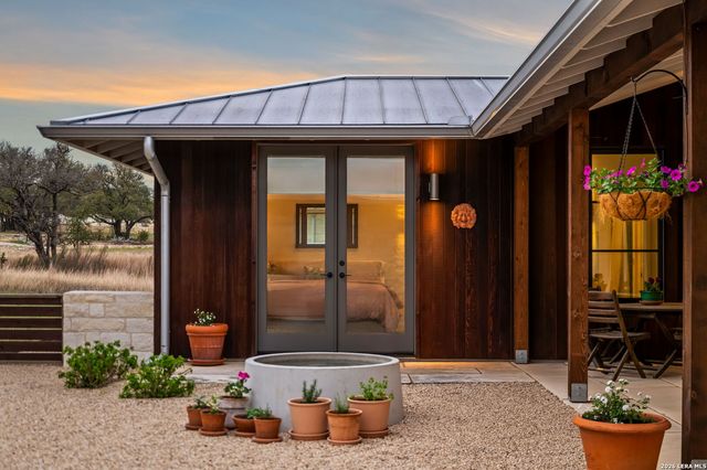 1808 Axis Circle, Fredericksburg, TX 78624