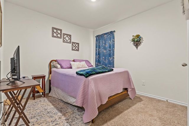 604 N Riveroaks Ln, Chandler, TX 75758