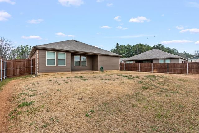 604 N Riveroaks Ln, Chandler, TX 75758