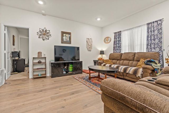 604 N Riveroaks Ln, Chandler, TX 75758