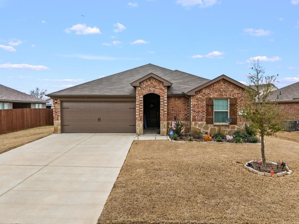 604 N Riveroaks Ln, Chandler, TX 75758