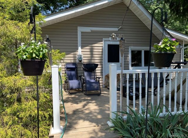 1015 Harding Park, Bronx, NY 10473