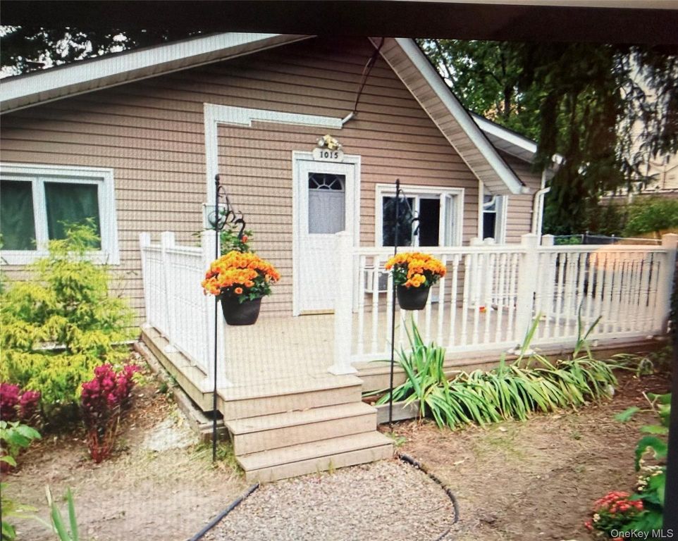 1015 Harding Park, Bronx, NY 10473