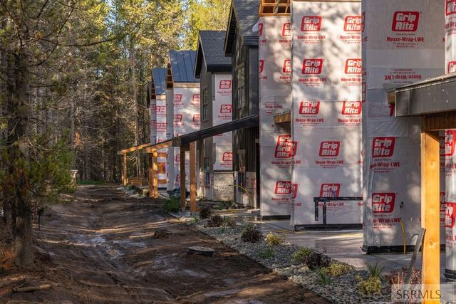 4355 Yeti Ln, Island Park, ID 83429