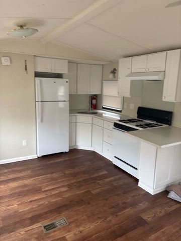 557 Southwest Cutoff 109, Worcester, MA 01607