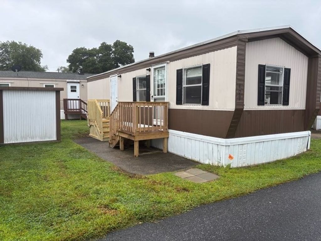 557 Southwest Cutoff 109, Worcester, MA 01607