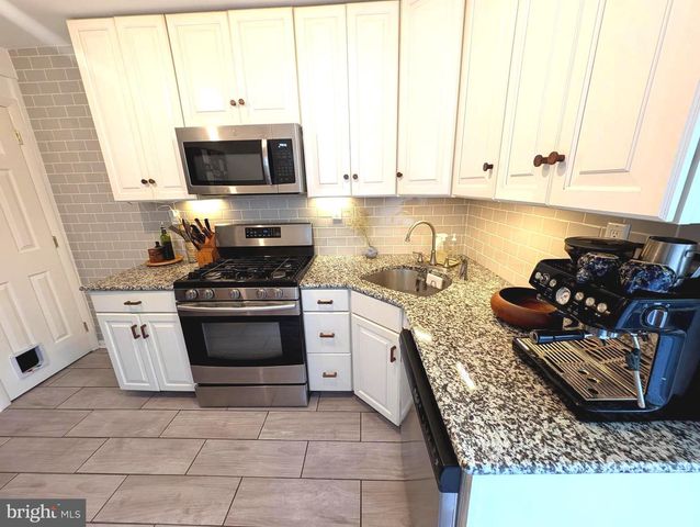 865 N BAMBREY ST, Philadelphia, PA 19130